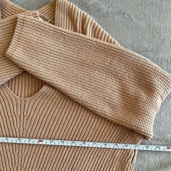 Urban Outfitters Oversize V Neck Sweater Tan/Beige size XS - Picture 5 of 9